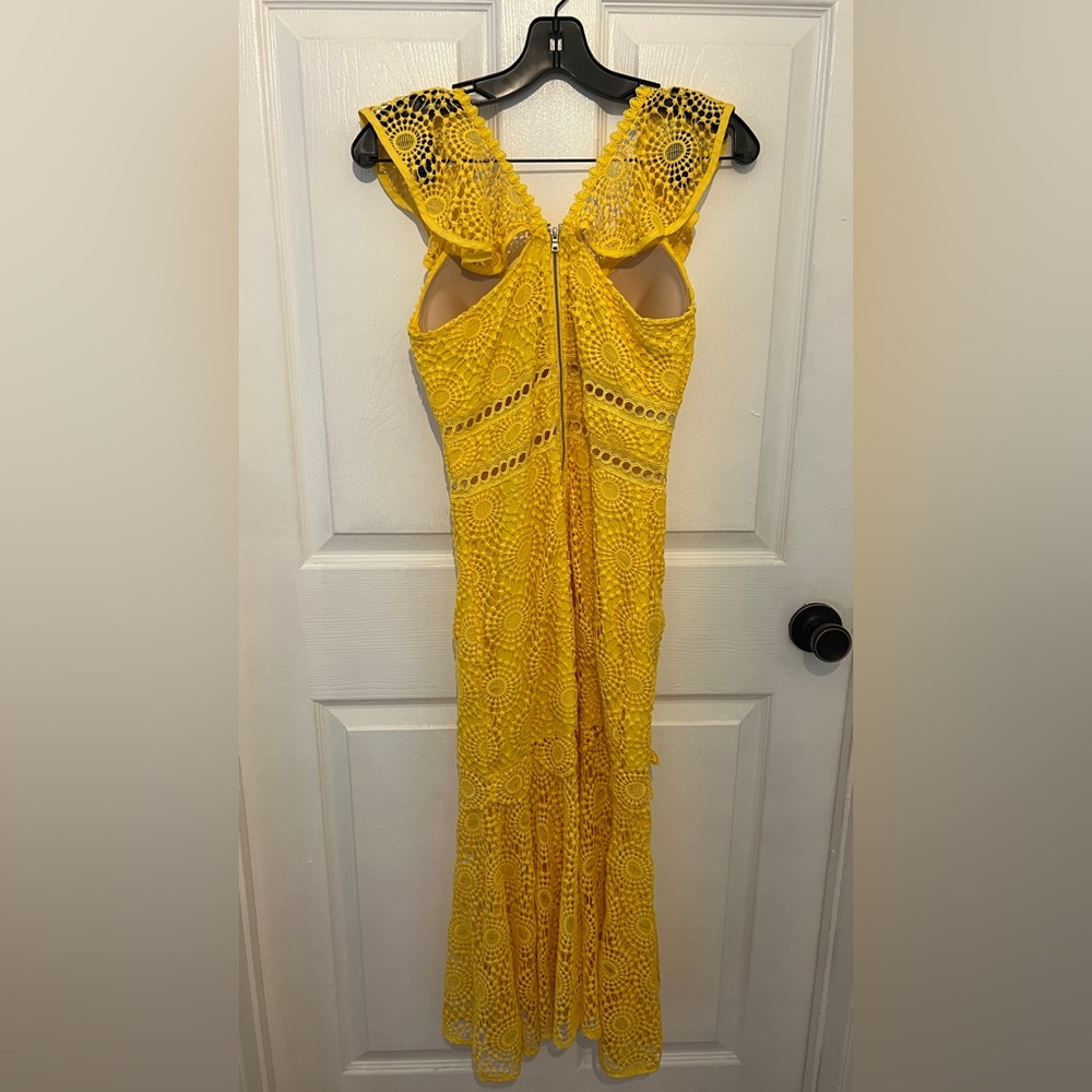 SAYLOR Women's Yellow Lace Eyelet V-Neck Flutter Sleeve Leilani Midi Dress - Picture 2 of 4